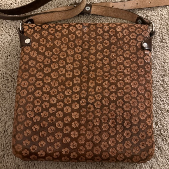 Beautiful Vintage Leather Saddle Purse With Flower design - Picture 2 of 9